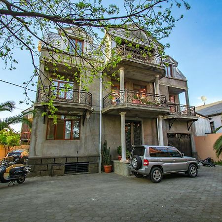 Nana'S Guesthouse Батуми Екстериор снимка