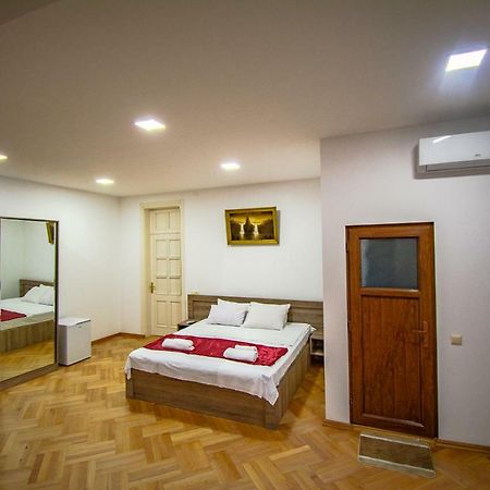 Nana'S Guesthouse Батуми Екстериор снимка