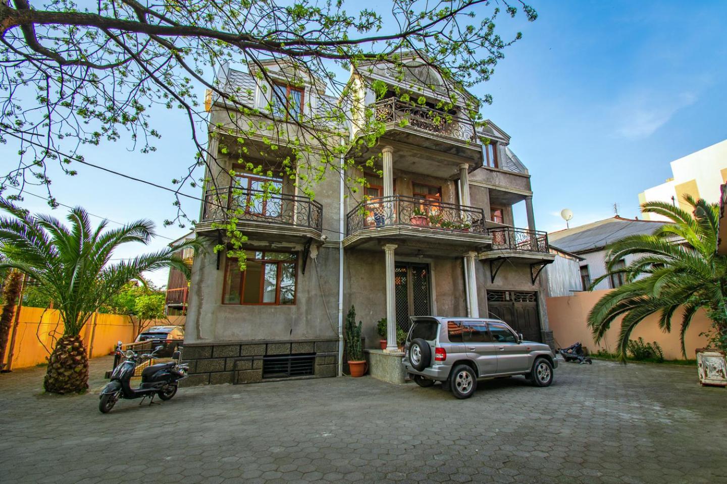 Nana'S Guesthouse Батуми Екстериор снимка