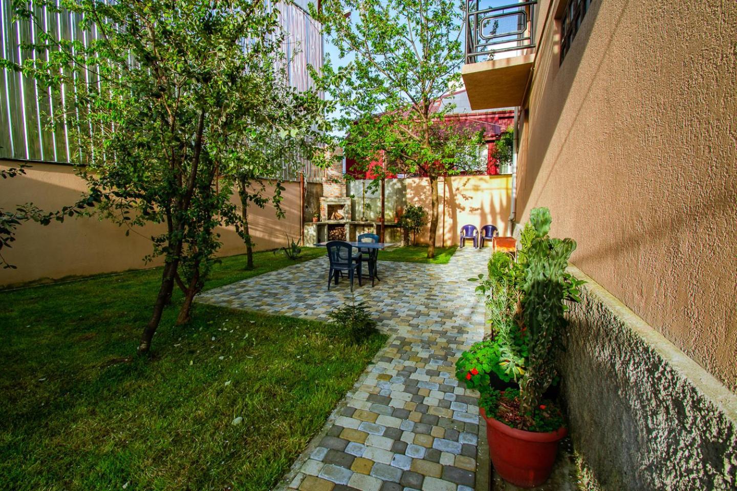 Nana'S Guesthouse Батуми Екстериор снимка