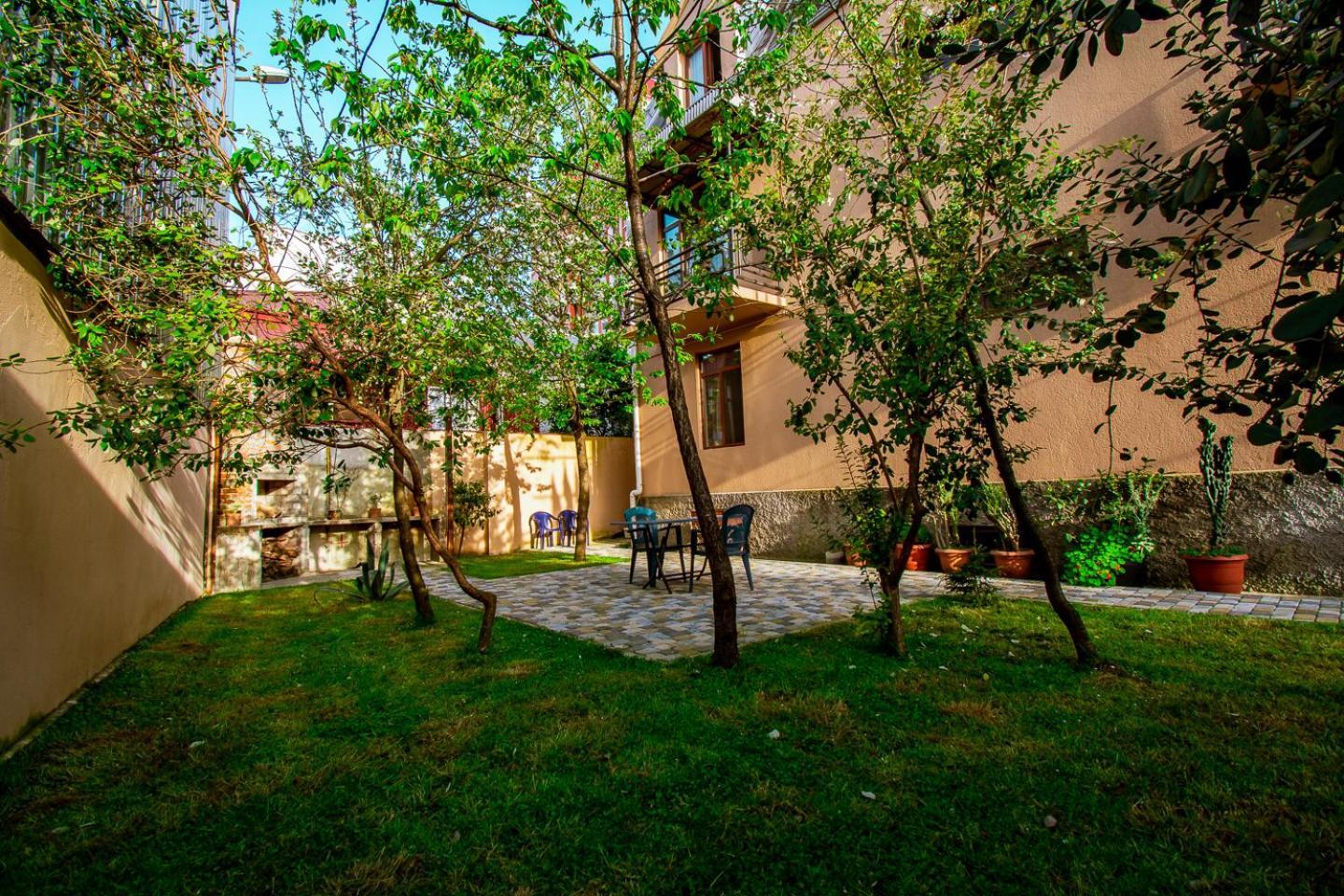 Nana'S Guesthouse Батуми Екстериор снимка