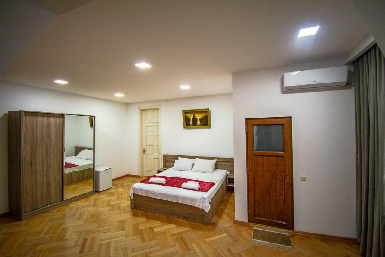 Nana'S Guesthouse Батуми Екстериор снимка