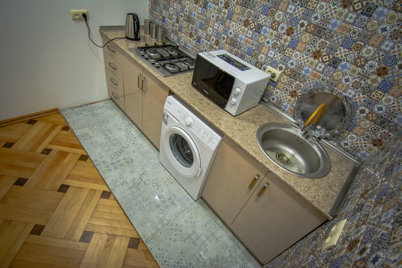 Nana'S Guesthouse Батуми Екстериор снимка