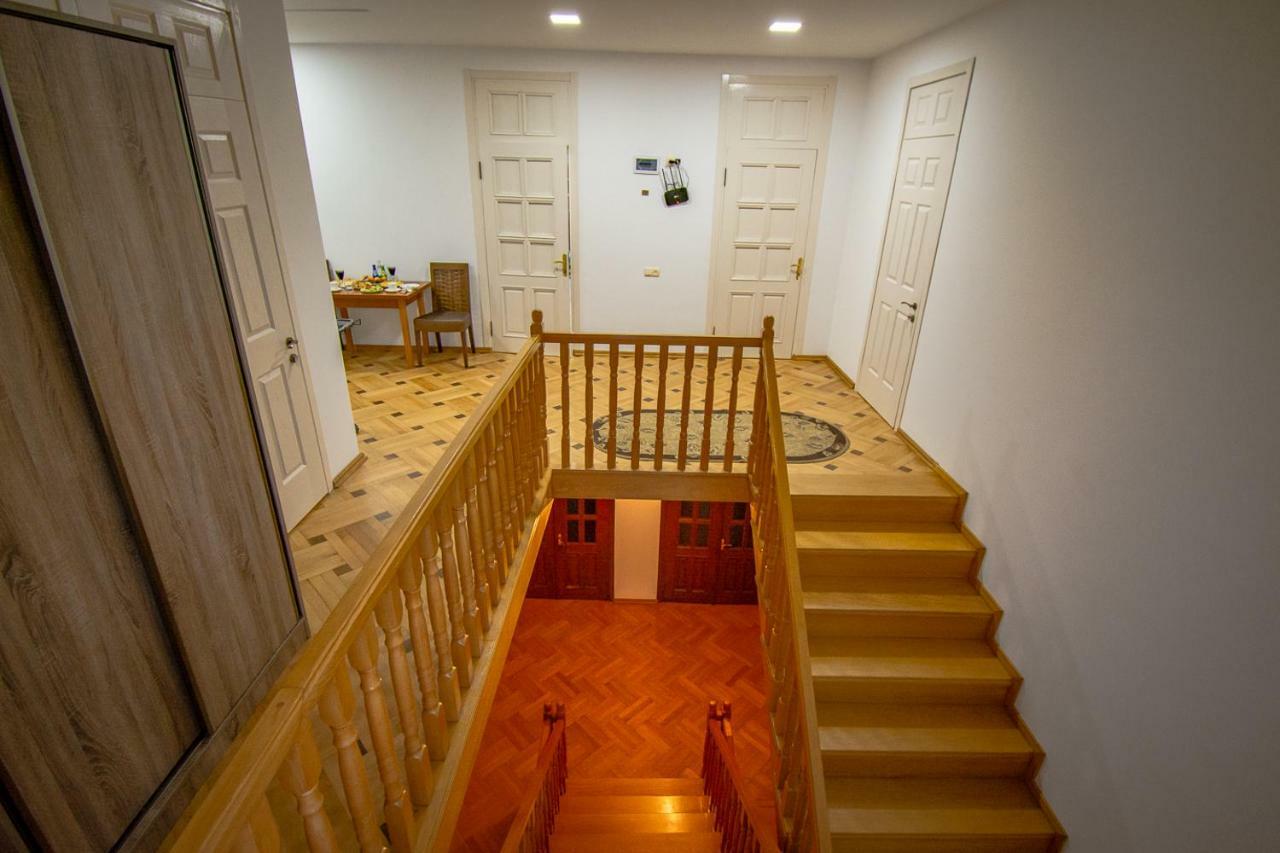 Nana'S Guesthouse Батуми Екстериор снимка