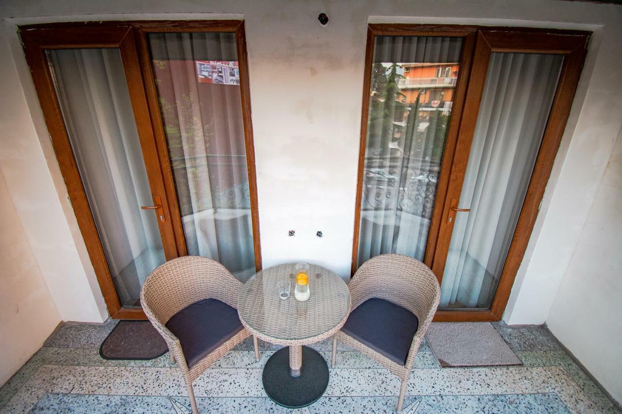 Nana'S Guesthouse Батуми Екстериор снимка